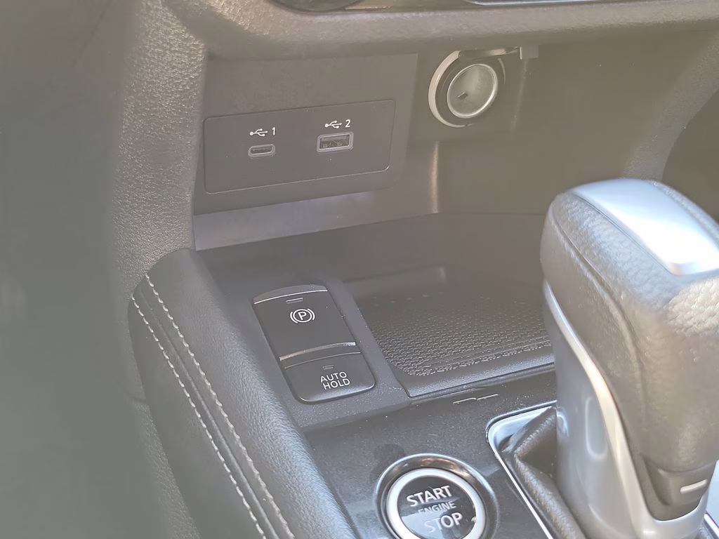 2024 Aspen White Nissan Kicks SR FWD SUV