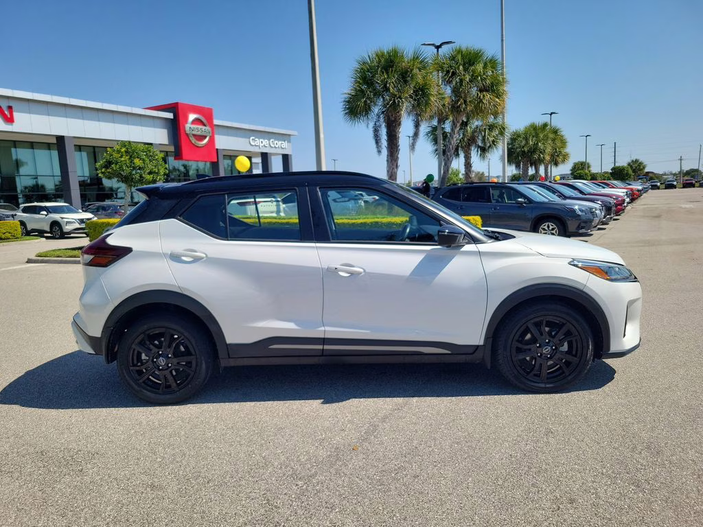 2024 Aspen White Nissan Kicks SR FWD SUV