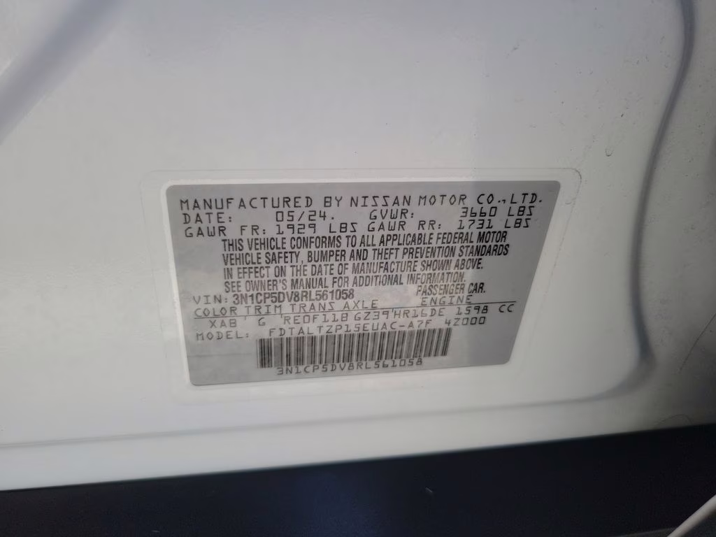 2024 Aspen White Nissan Kicks SR FWD SUV