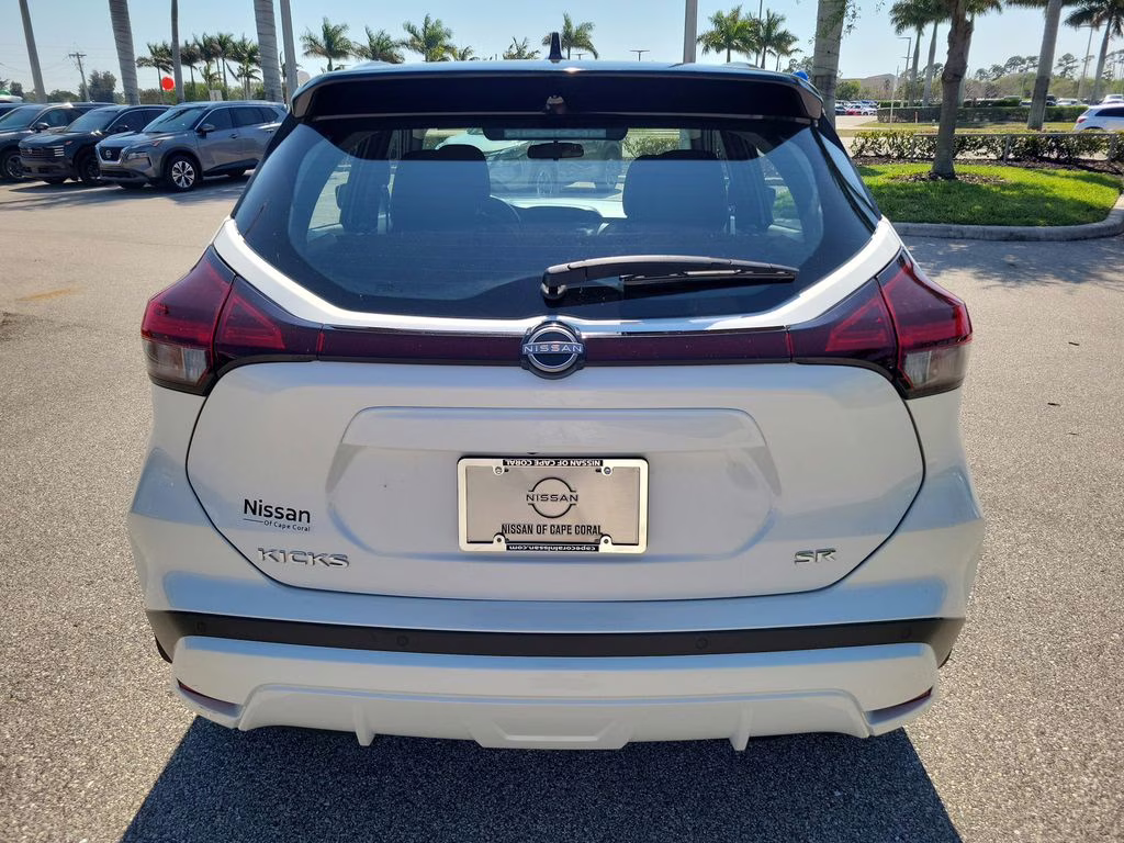 2024 Aspen White Nissan Kicks SR FWD SUV