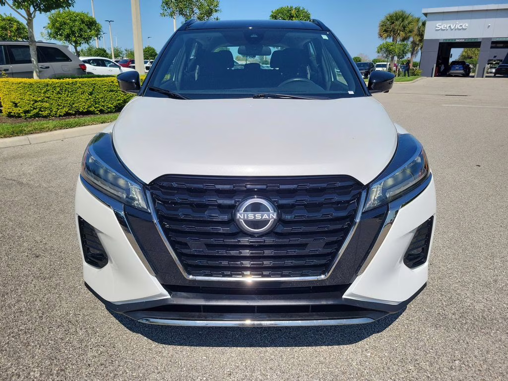 2024 Aspen White Nissan Kicks SR FWD SUV