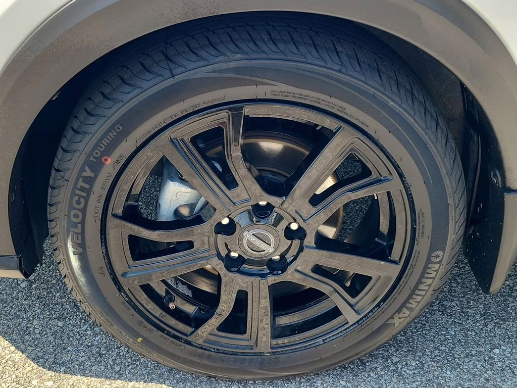 2024 Aspen White Nissan Kicks SR FWD SUV