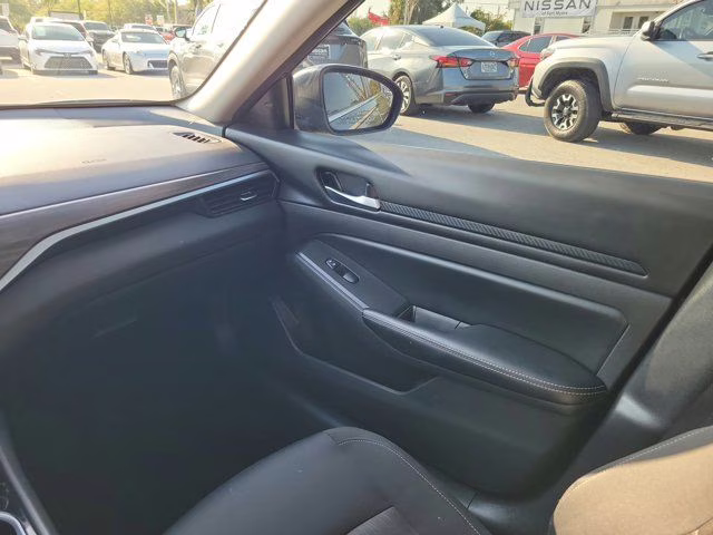 2024 Gun Metallic Nissan Altima 2.5 SV FWD Sedan