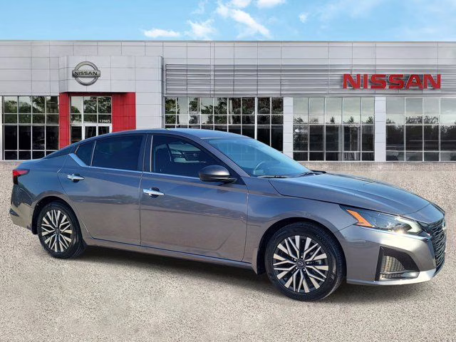 2024 Gun Metallic Nissan Altima 2.5 SV FWD Sedan