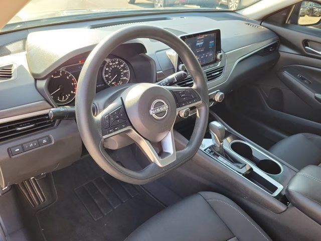 2024 Gun Metallic Nissan Altima 2.5 SV FWD Sedan