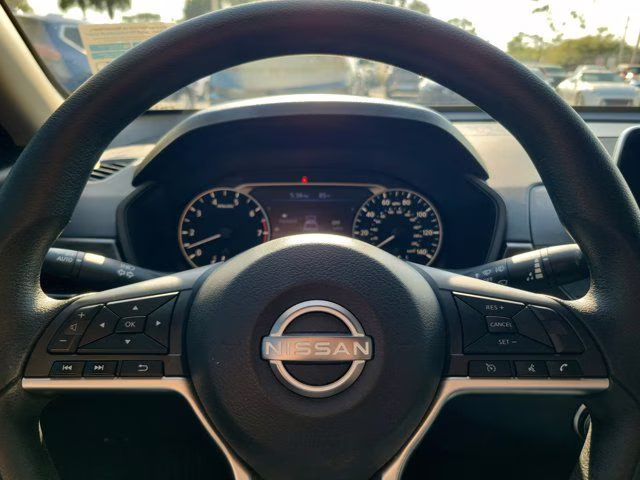 2024 Gun Metallic Nissan Altima 2.5 SV FWD Sedan