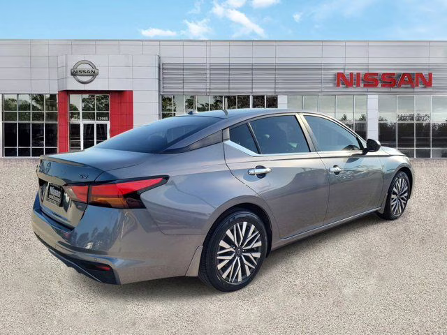 2024 Gun Metallic Nissan Altima 2.5 SV FWD Sedan