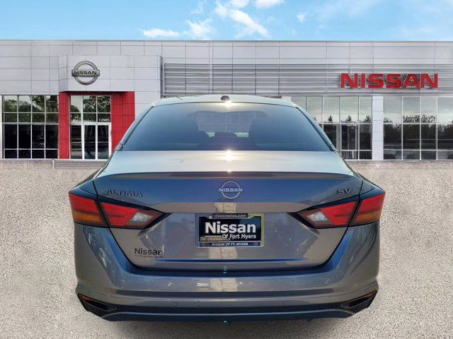 2024 Gun Metallic Nissan Altima 2.5 SV FWD Sedan