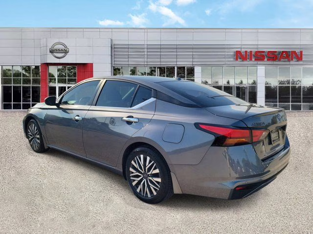 2024 Gun Metallic Nissan Altima 2.5 SV FWD Sedan