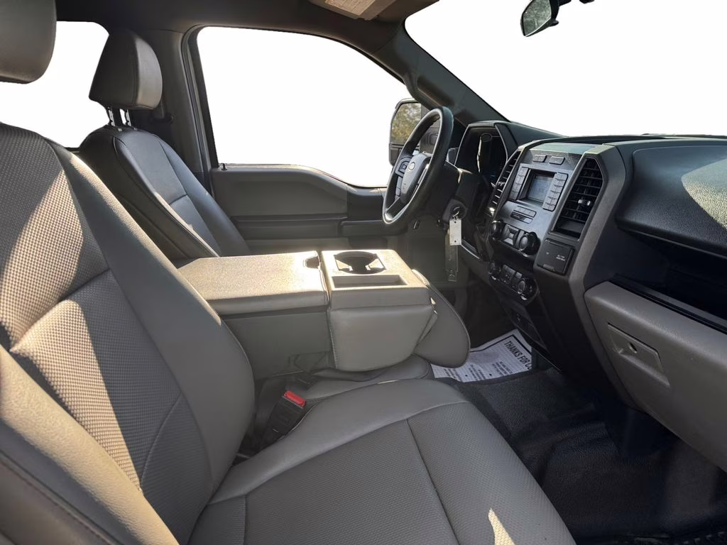 2022 Oxford White Ford Super Duty F-550 DRW XL DRW RWD Chassis