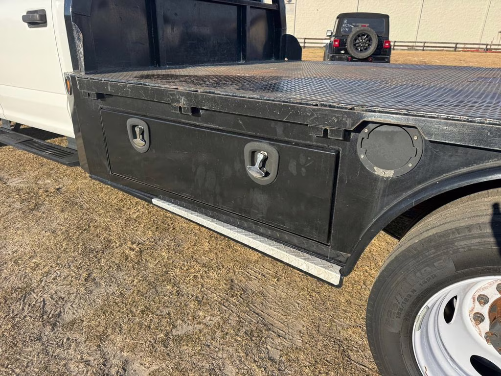 2022 Oxford White Ford Super Duty F-550 DRW XL DRW RWD Chassis