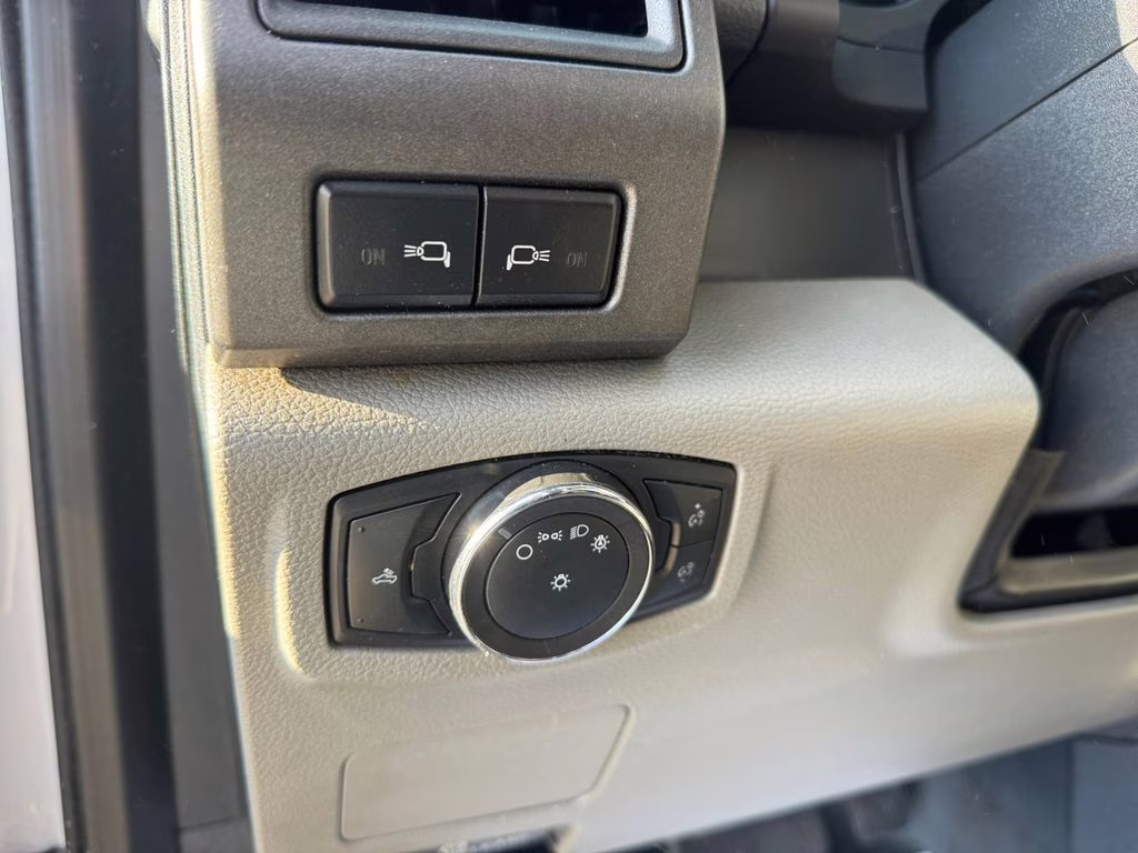 2022 Oxford White Ford Super Duty F-550 DRW XL DRW RWD Chassis