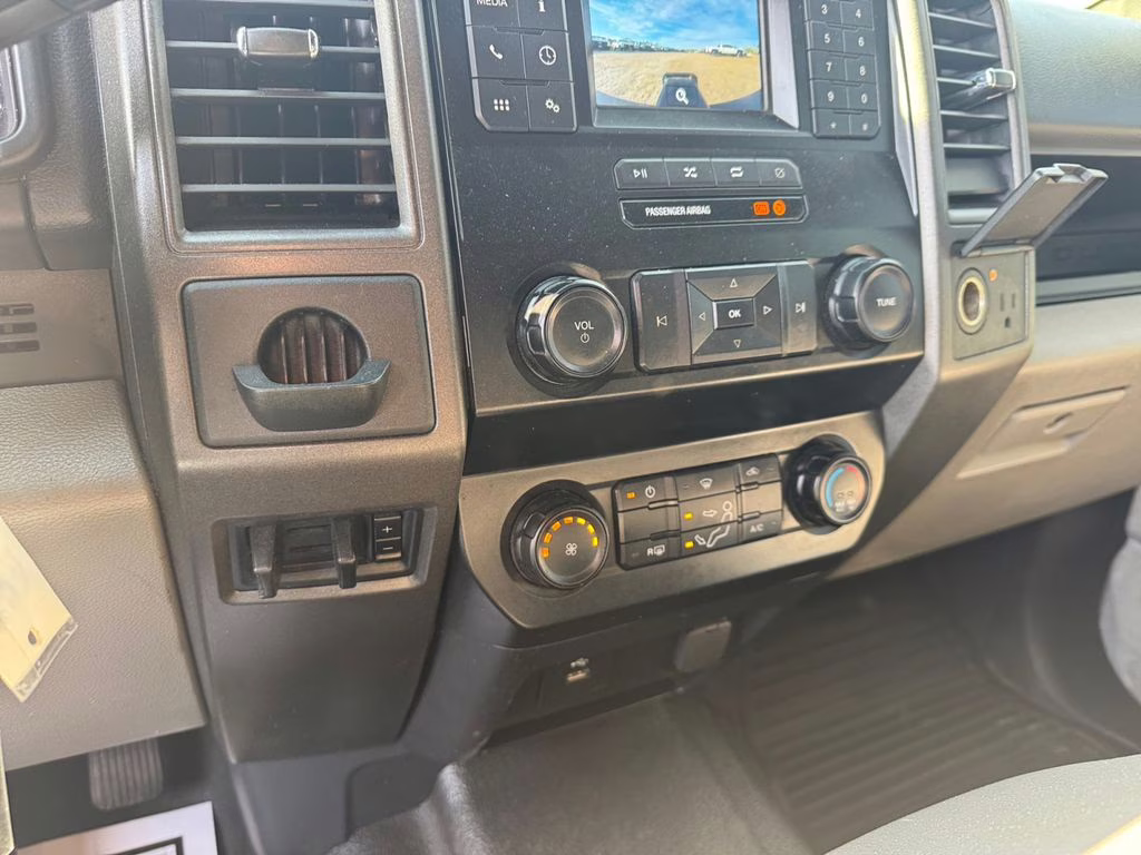 2022 Oxford White Ford Super Duty F-550 DRW XL DRW RWD Chassis