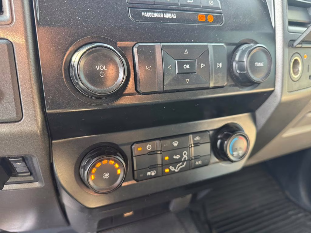 2022 Oxford White Ford Super Duty F-550 DRW XL DRW RWD Chassis