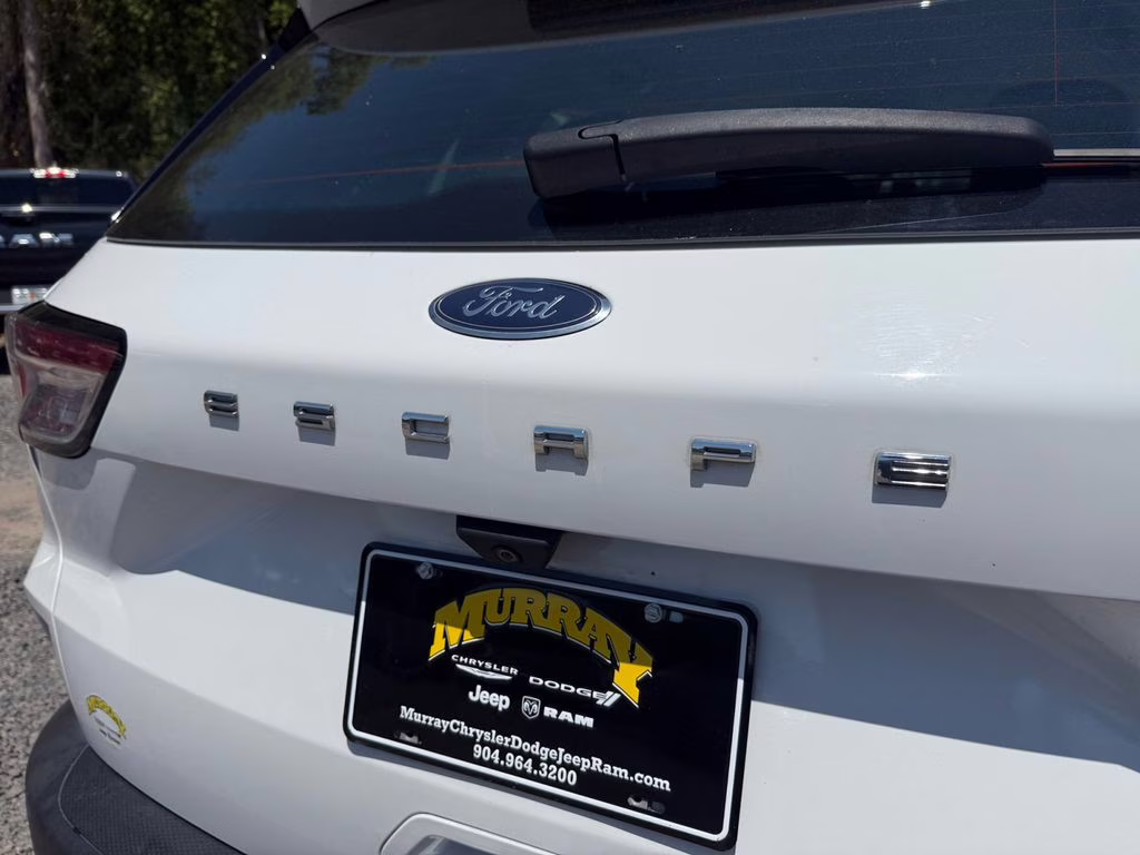 2022 Oxford White Ford Escape S FWD SUV