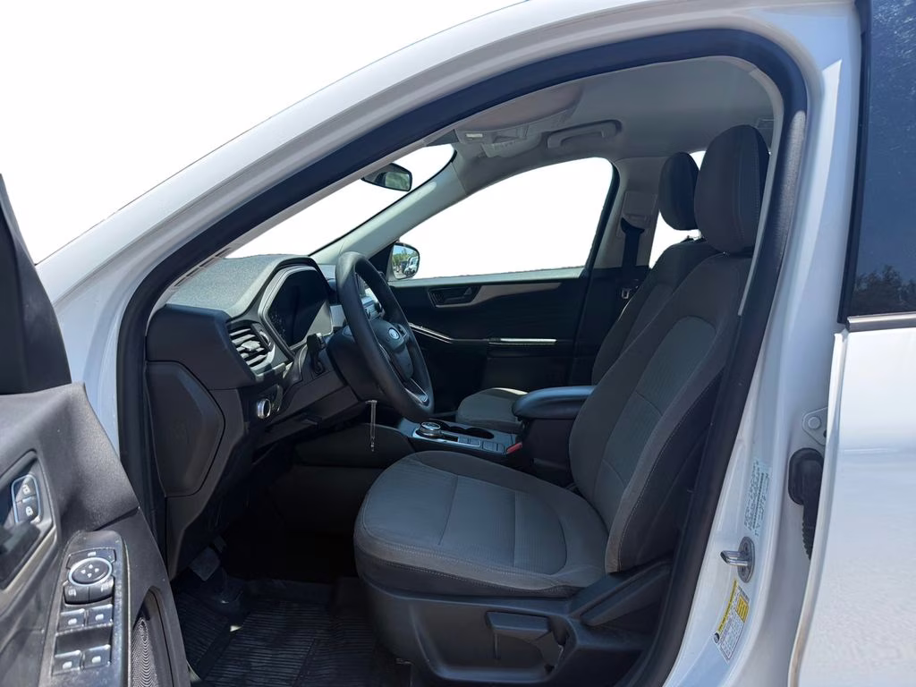 2022 Oxford White Ford Escape S FWD SUV