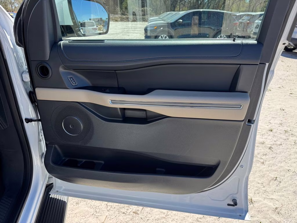 2024 Oxford White Ford Expedition Max XLT RWD SUV