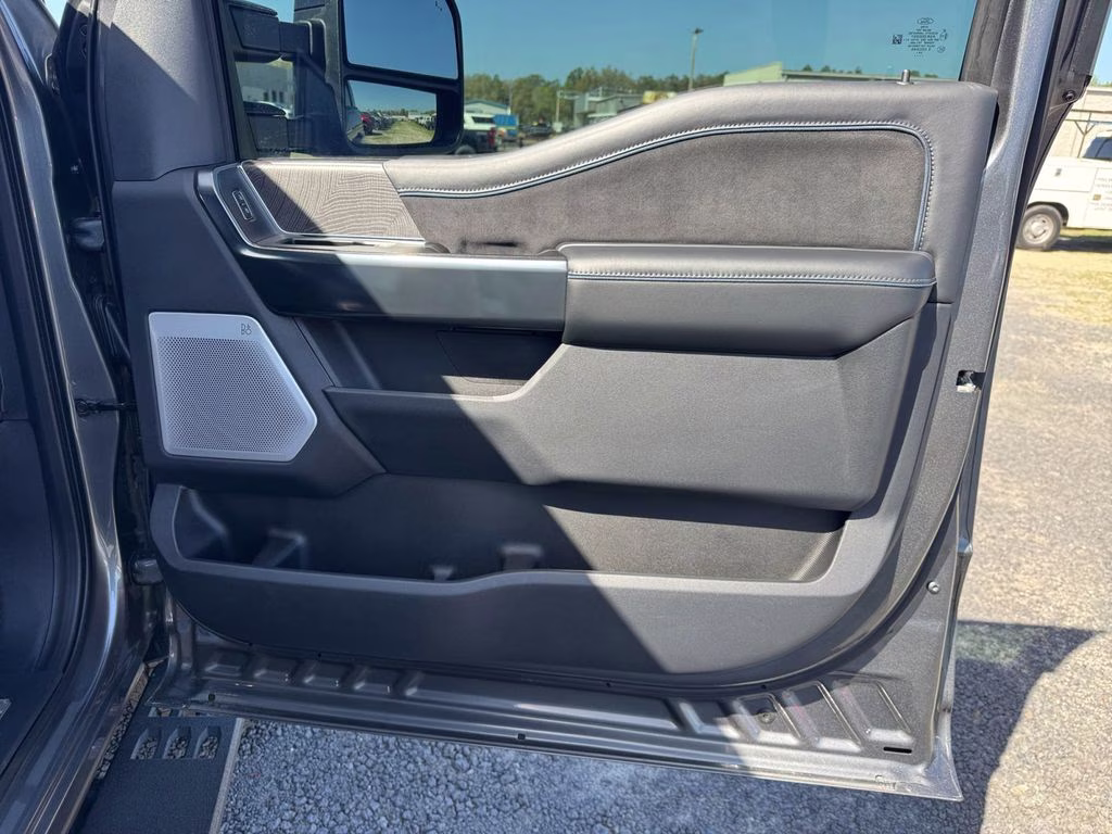 2025 Gray Metallic Ford Super Duty F-350 SRW Platinum HIGH OUTPUT 4X4 Truck