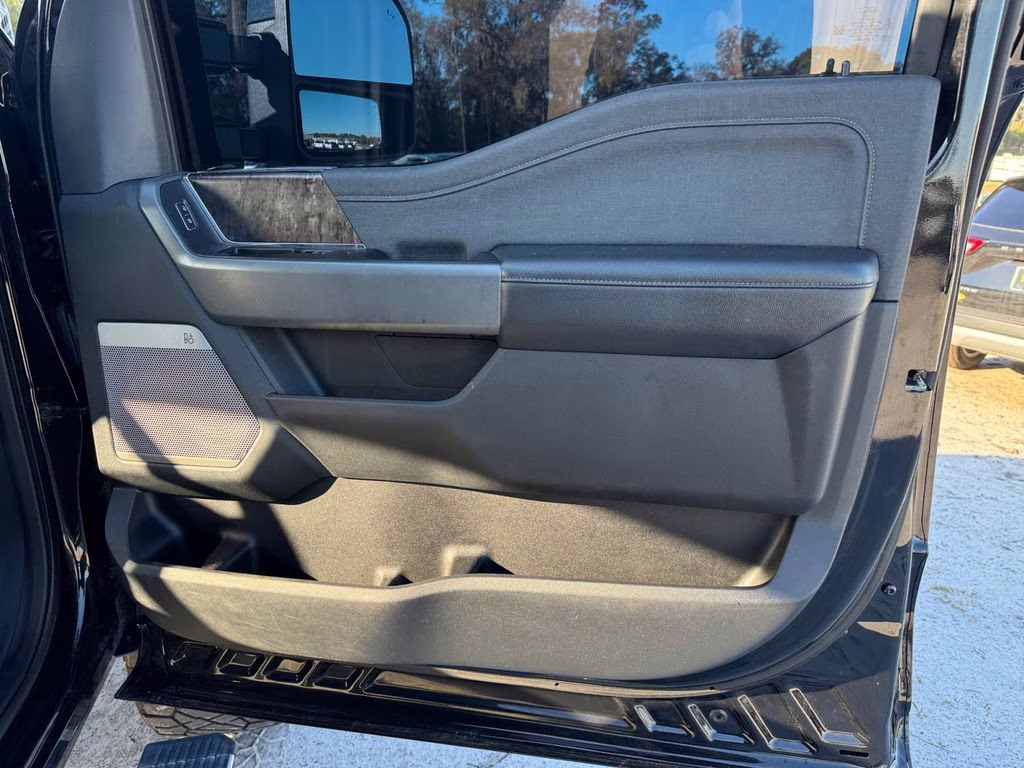 2024 Black Metallic Ford Super Duty F-350 SRW Lariat 4X4 Truck