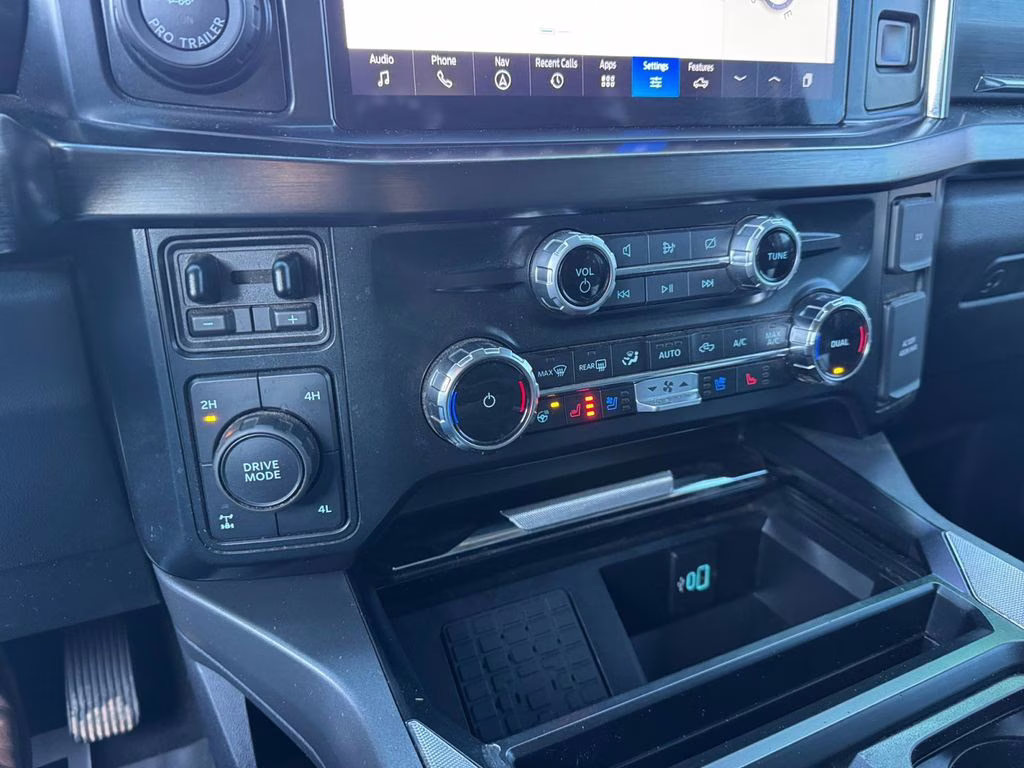 2024 Black Metallic Ford Super Duty F-350 SRW Lariat 4X4 Truck