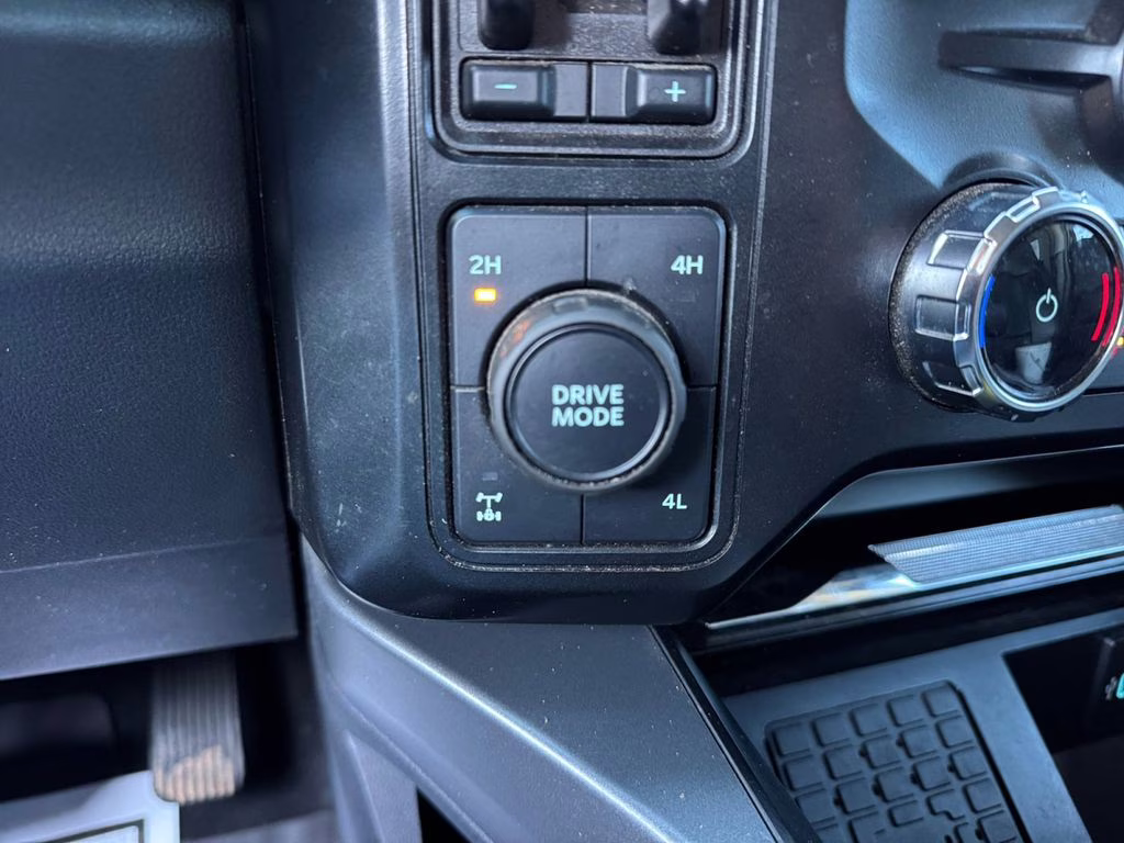 2024 Black Metallic Ford Super Duty F-350 SRW Lariat 4X4 Truck