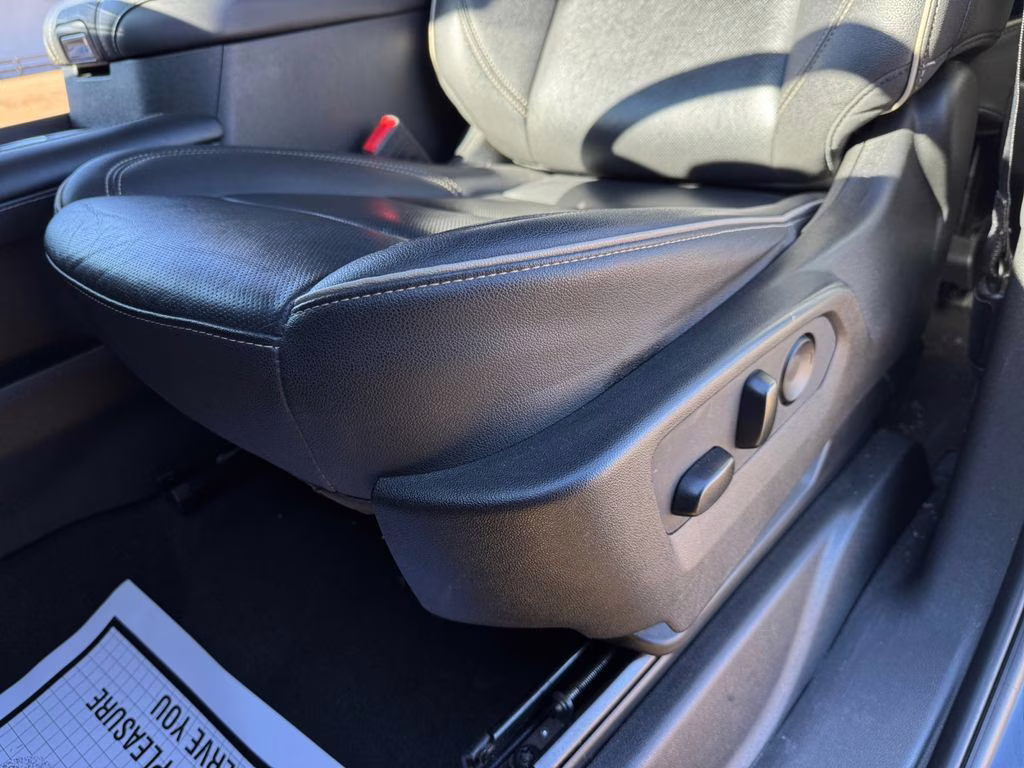 2023 Midnight Blue Metallic GMC Yukon SLT 4X4 SUV