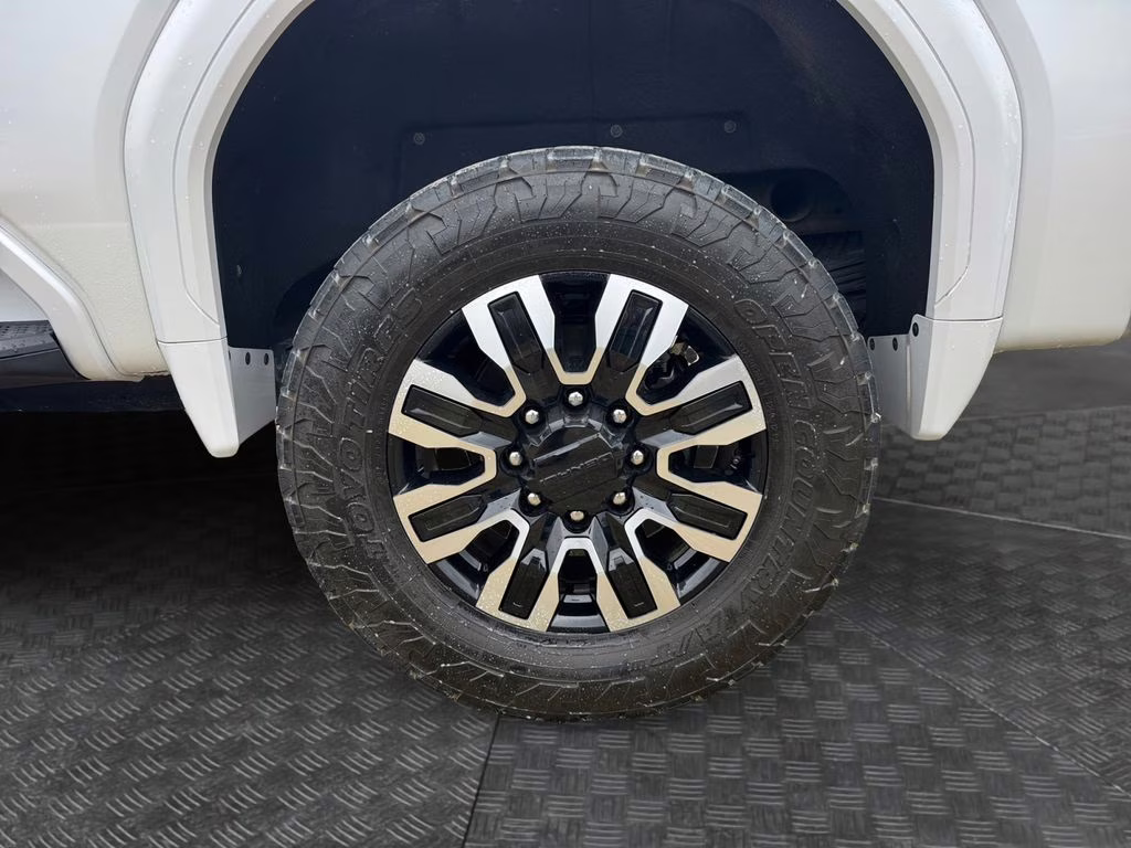 2025 White Frost Tricoat GMC Sierra 2500HD Denali Ultimate 4X4 Truck
