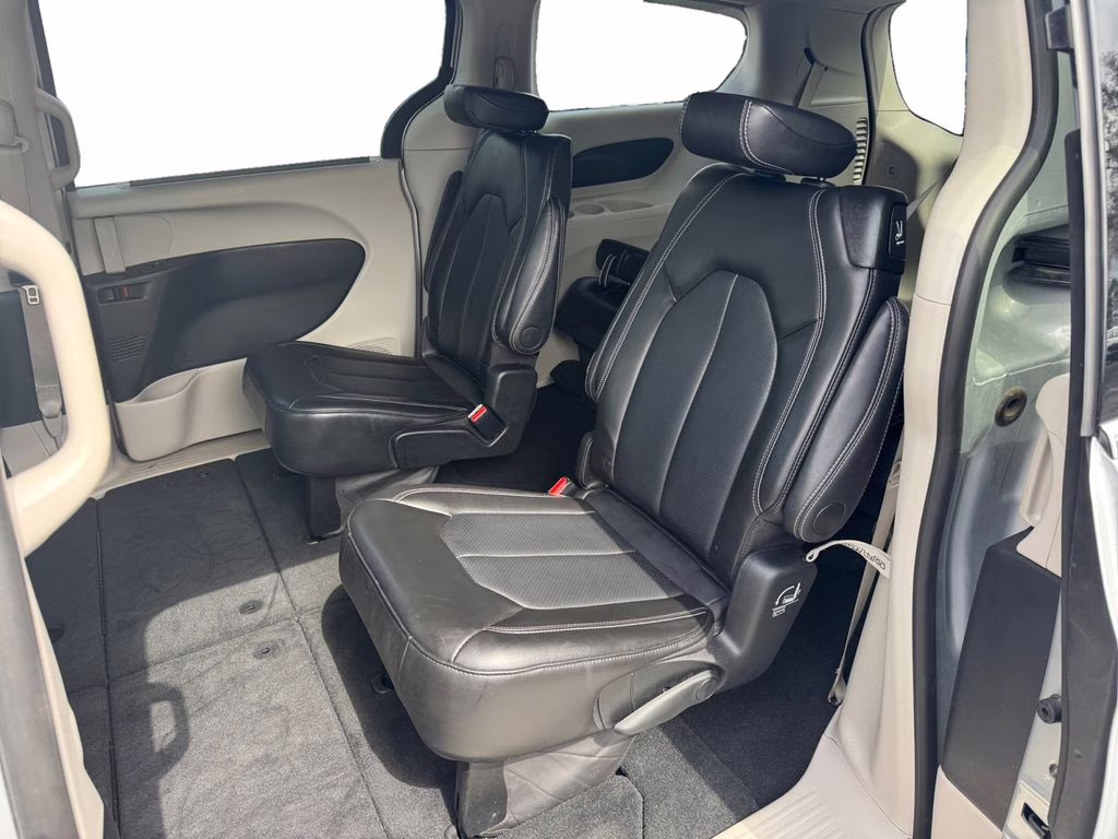 2024 Silver Mist Clearcoat Chrysler Pacifica Touring L FWD Van