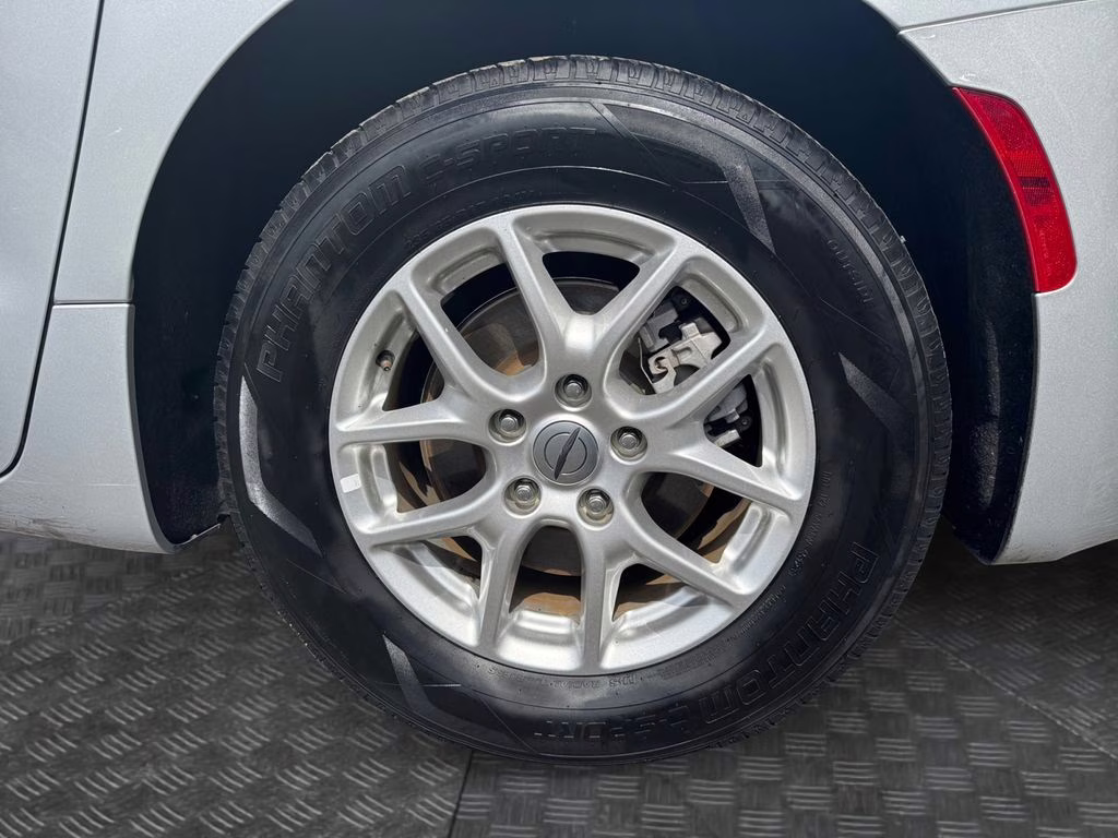 2024 Silver Mist Clearcoat Chrysler Pacifica Touring L FWD Van