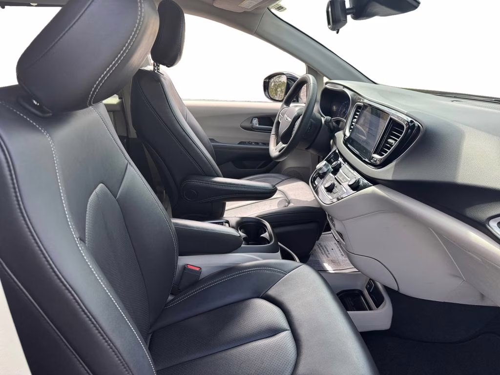 2024 Silver Mist Clearcoat Chrysler Pacifica Touring L FWD Van