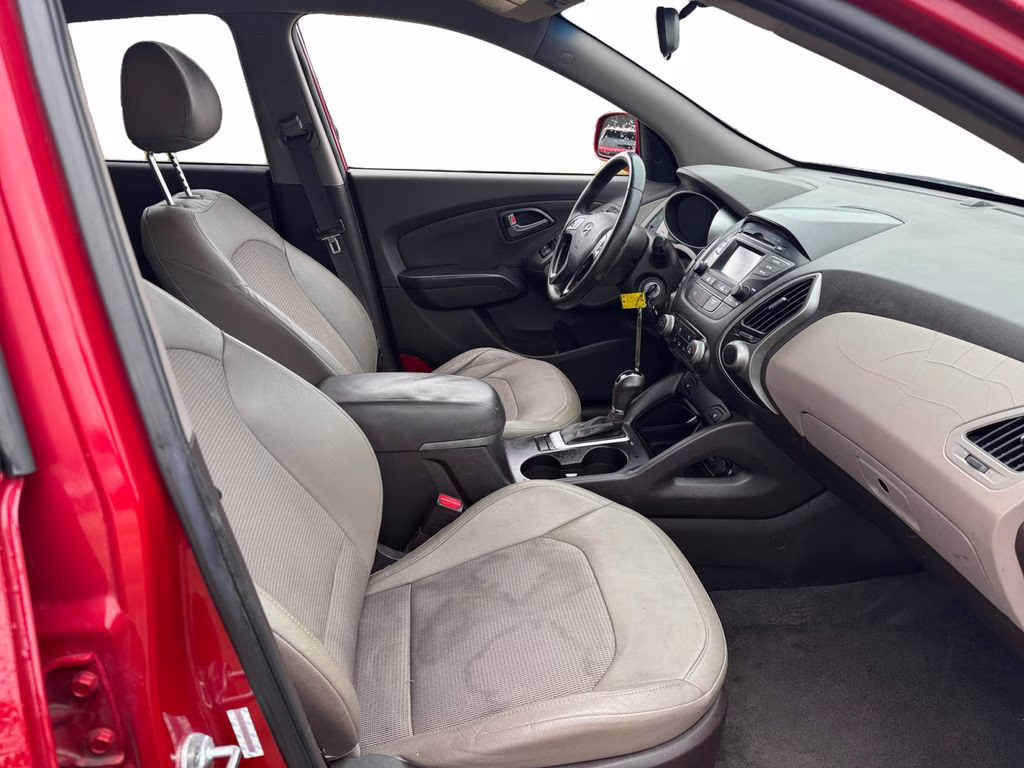 2014 Garnet Red Hyundai Tucson SE FWD SUV