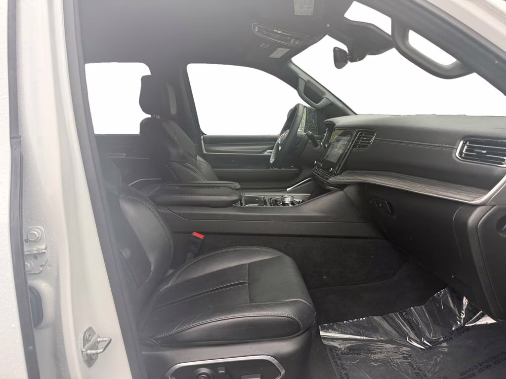 2024 Bright White Clearcoat Jeep Wagoneer Series III 4X4 SUV