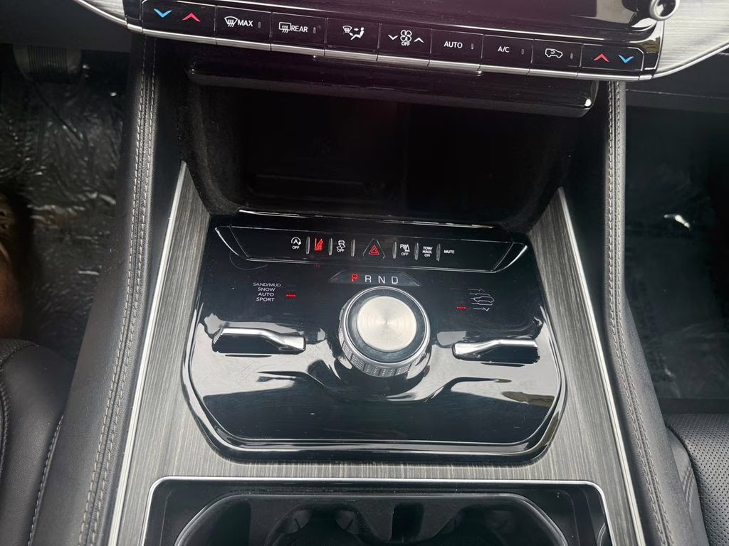 2024 Bright White Clearcoat Jeep Wagoneer Series III 4X4 SUV