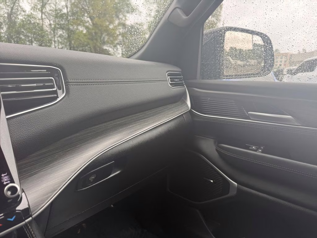 2024 Bright White Clearcoat Jeep Wagoneer Series III 4X4 SUV