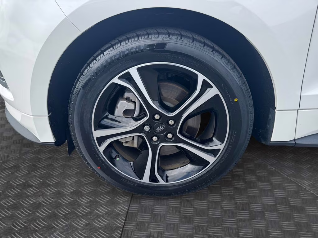 2023 Star White Metallic Tri-Coat Ford Edge ST AWD SUV