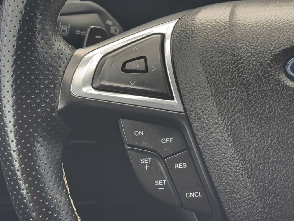 2023 Star White Metallic Tri-Coat Ford Edge ST AWD SUV