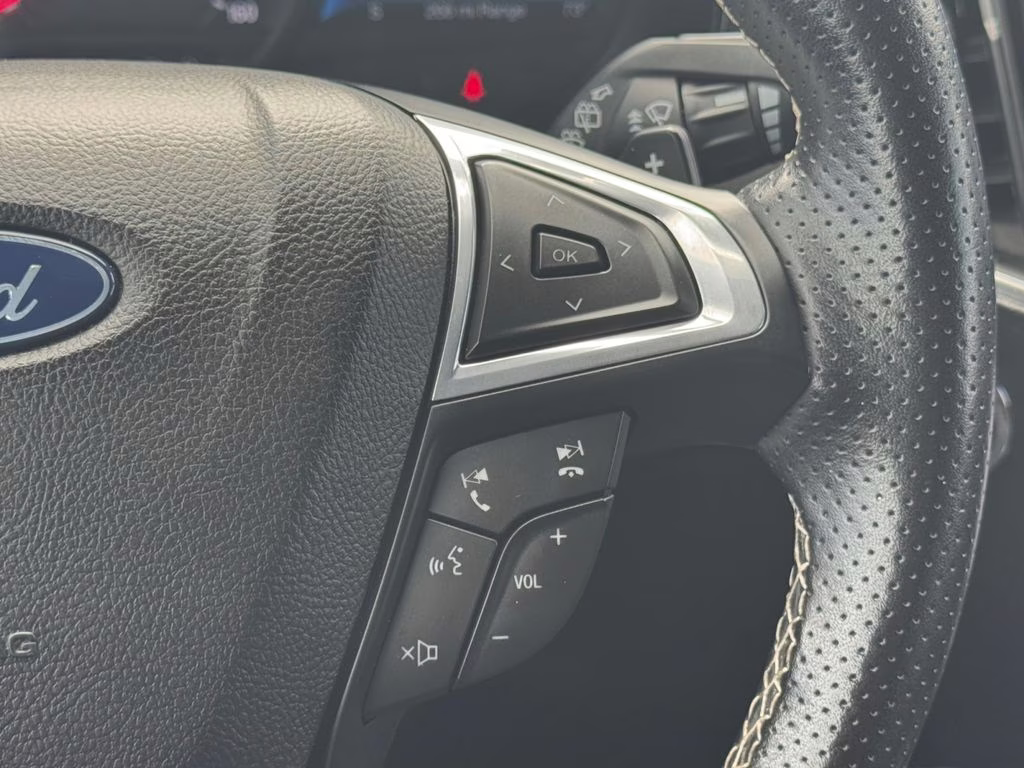 2023 Star White Metallic Tri-Coat Ford Edge ST AWD SUV