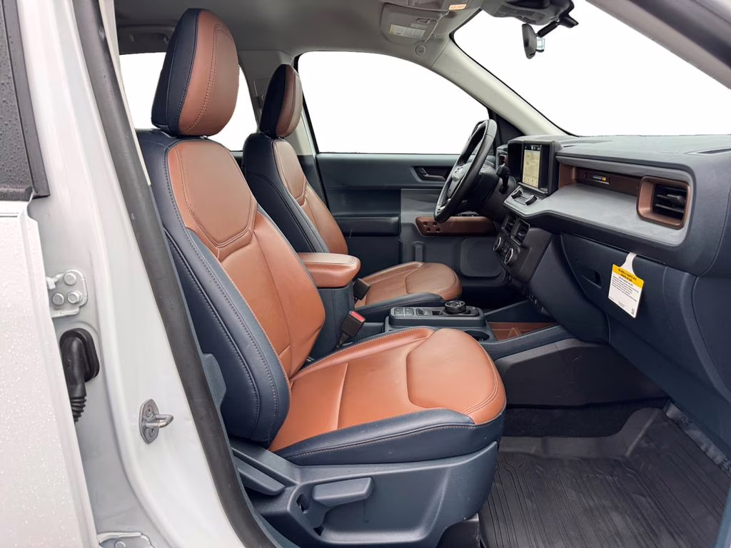 2023 Oxford White Ford Maverick Lariat AWD Truck