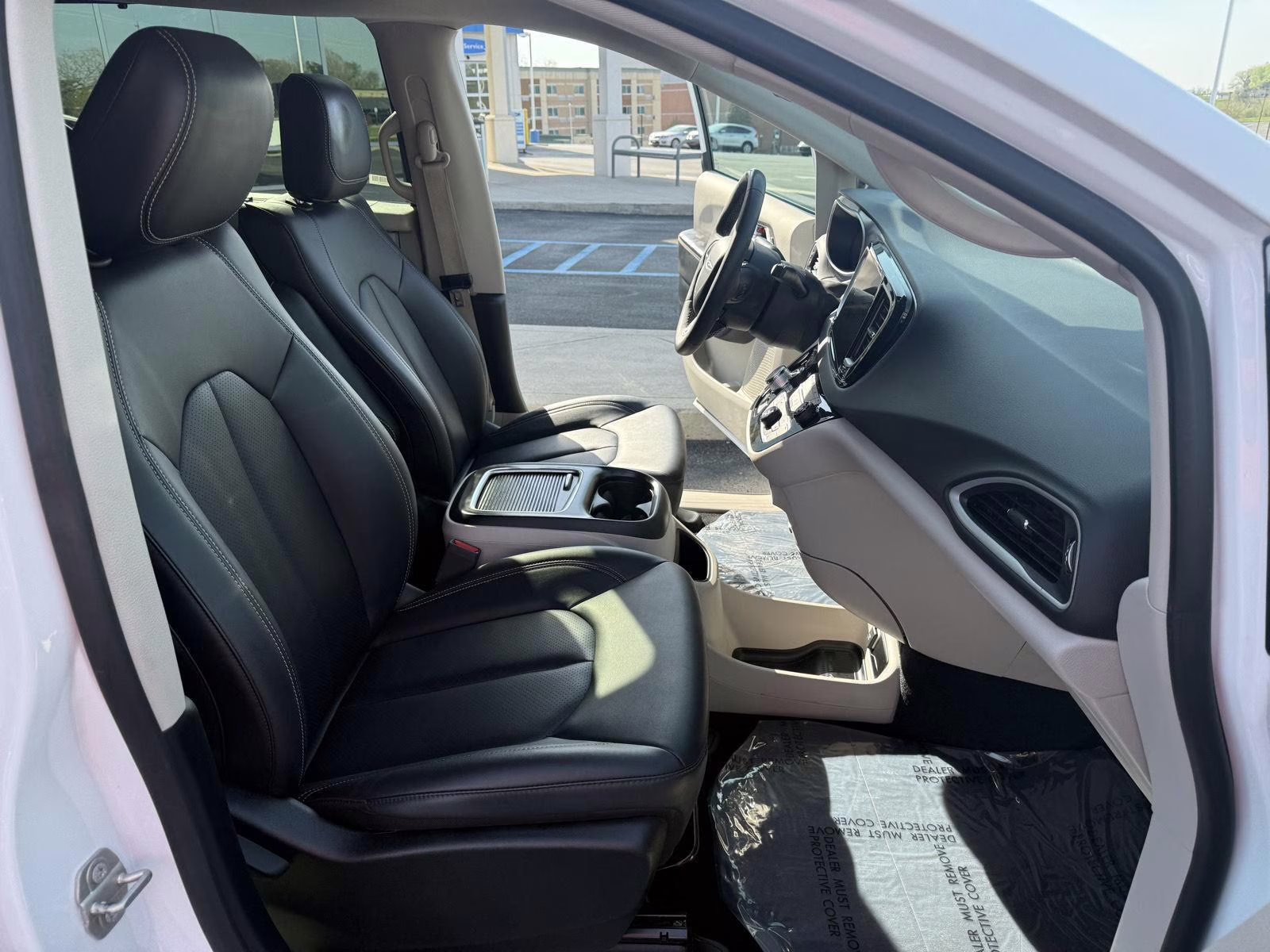 2024 Bright White Clearcoat Chrysler Pacifica Touring L FWD Van