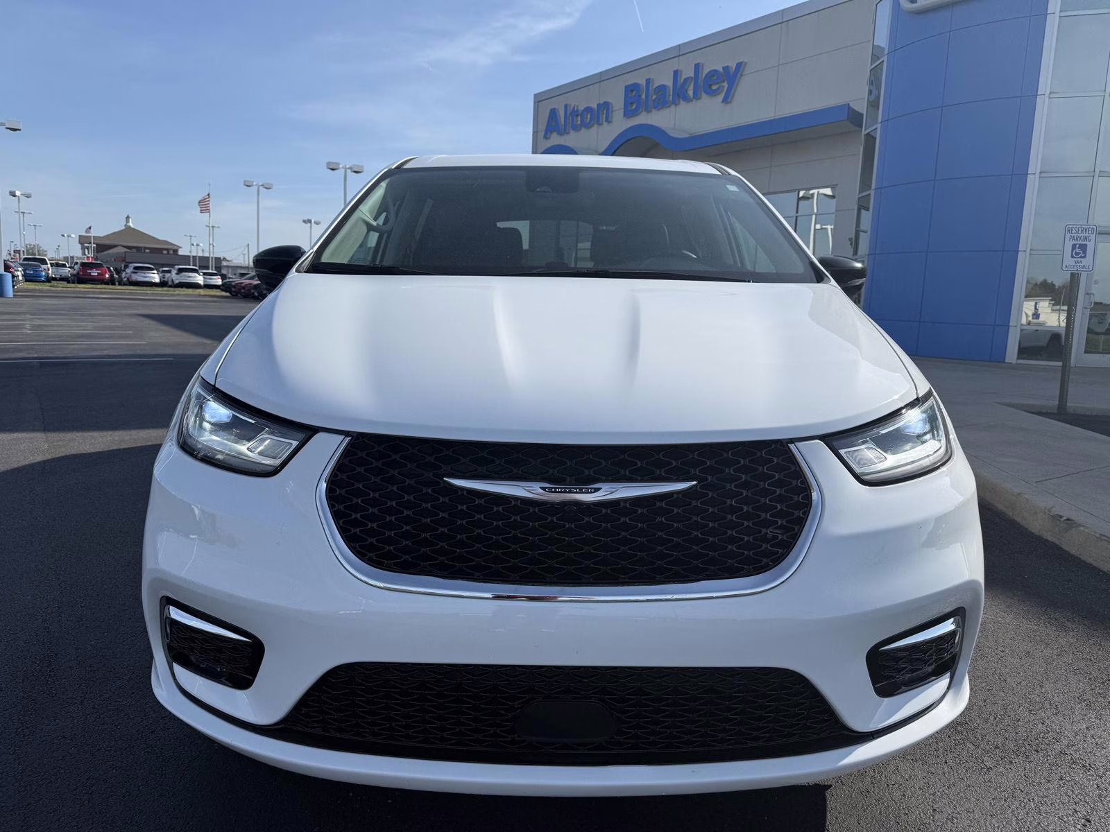 2024 Bright White Clearcoat Chrysler Pacifica Touring L FWD Van