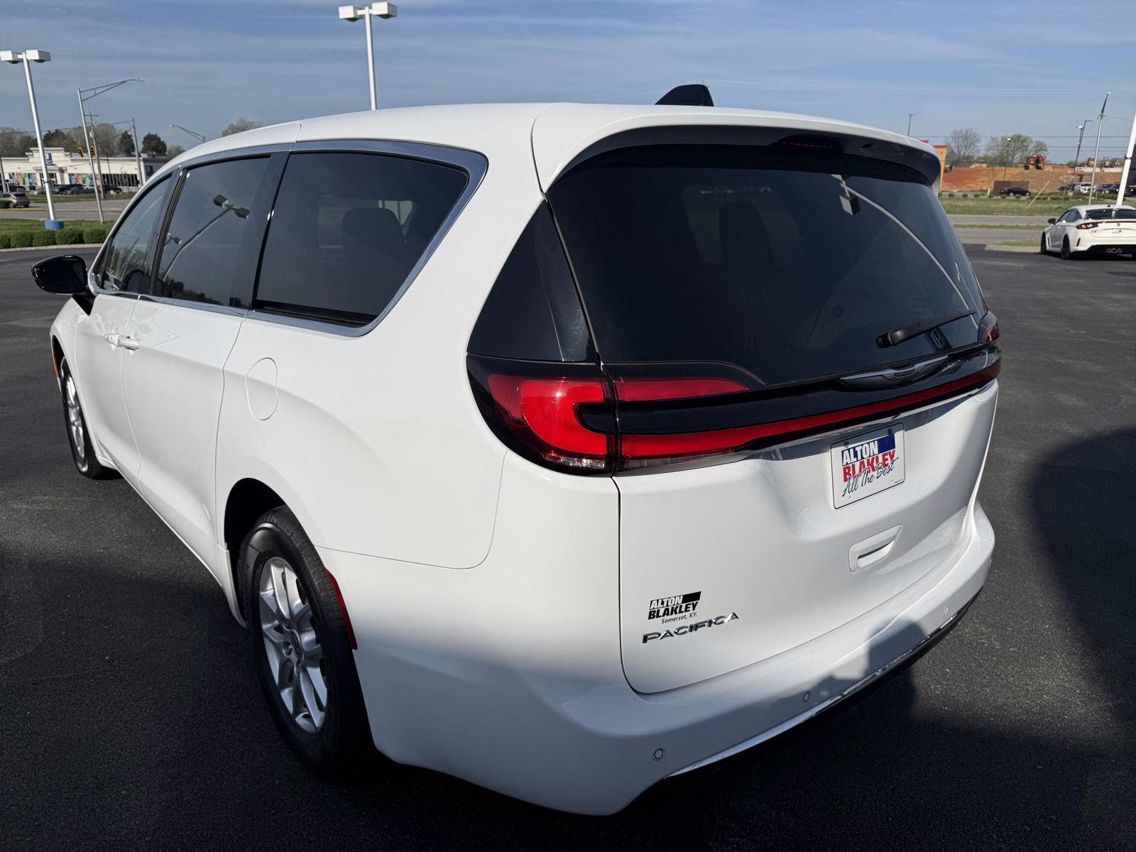 2024 Bright White Clearcoat Chrysler Pacifica Touring L FWD Van