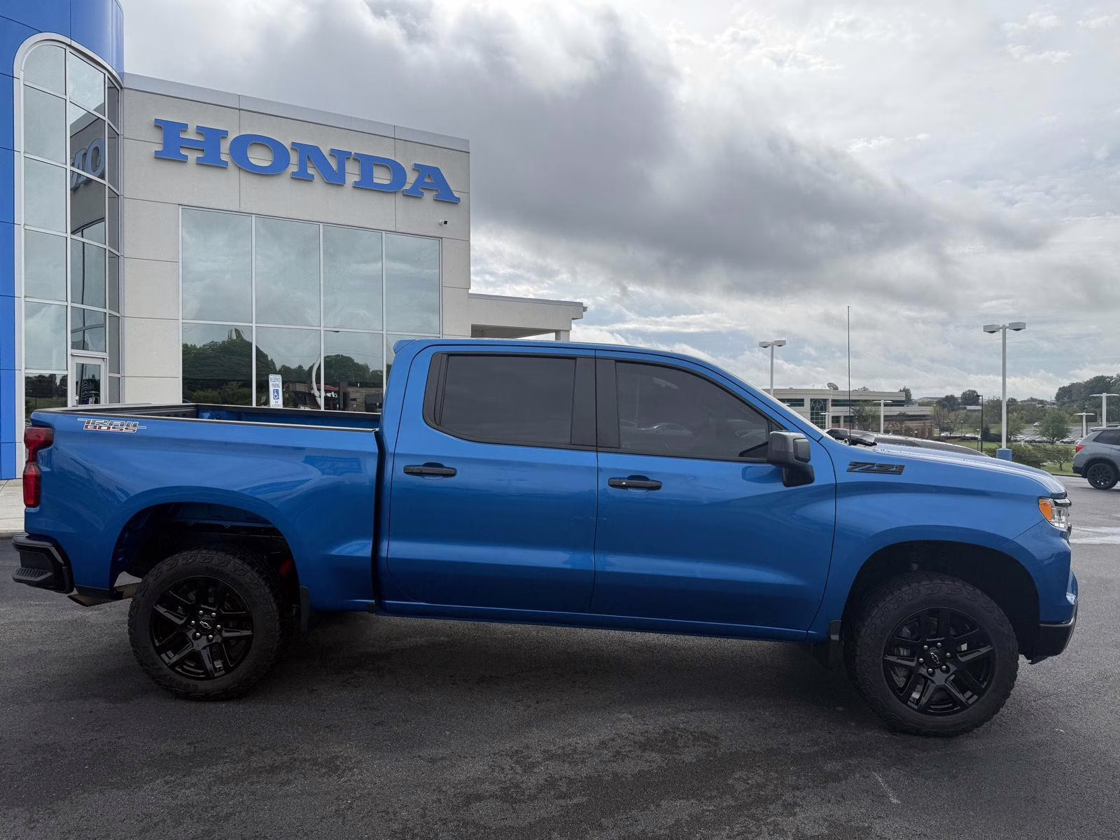 2023 Glacier Blue Metallic Chevrolet Silverado 1500 LT Trail Boss 4X4 Truck