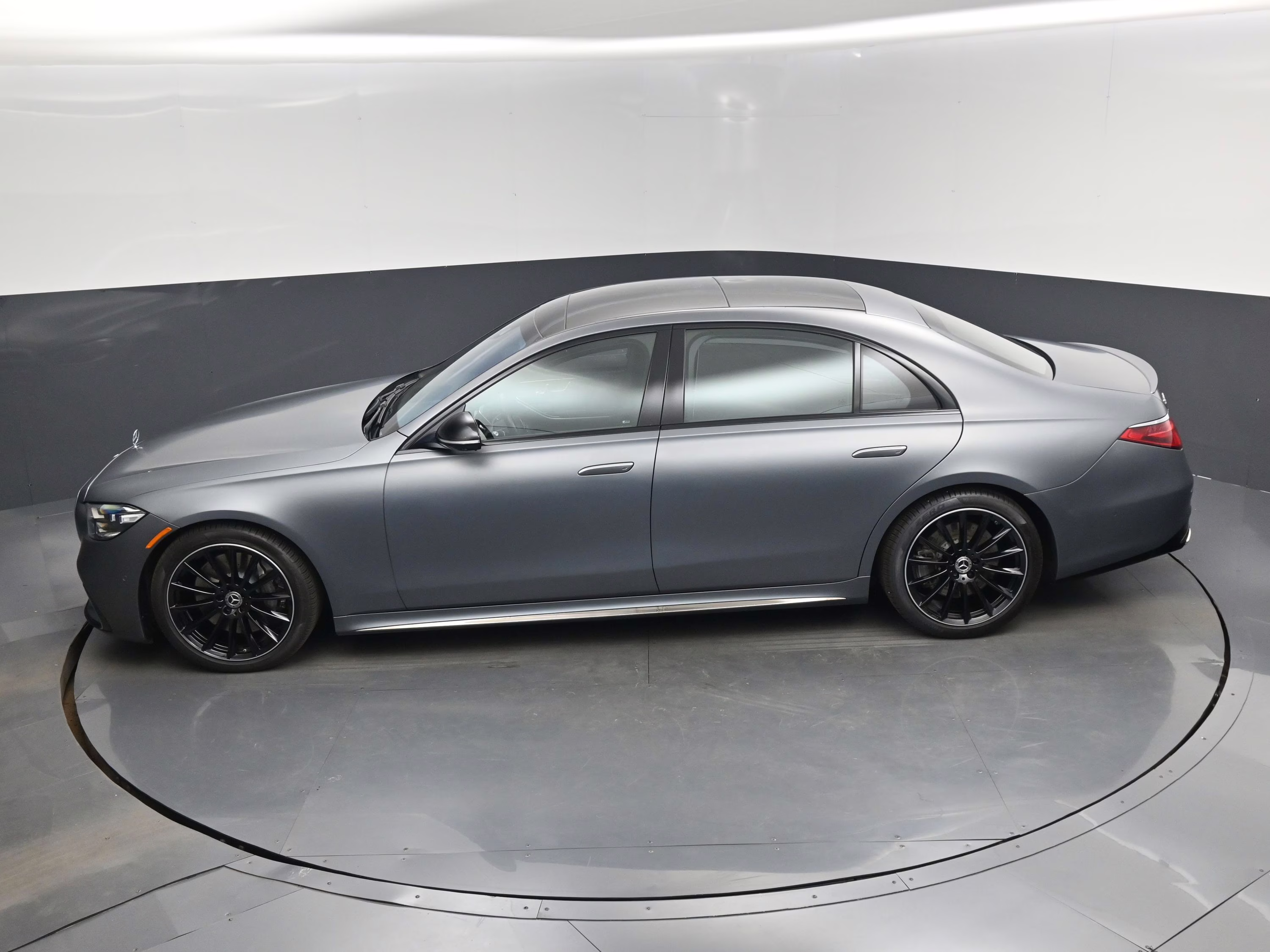 2023 MANUFAKTUR Selenite Gray Magno Mercedes-Benz S-Class S 580 AWD Sedan