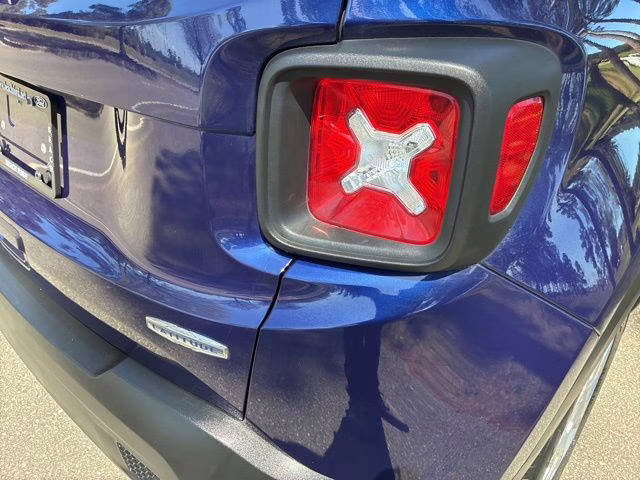 2021 Jetset Blue Clearcoat Jeep Renegade Latitude 4X4 SUV