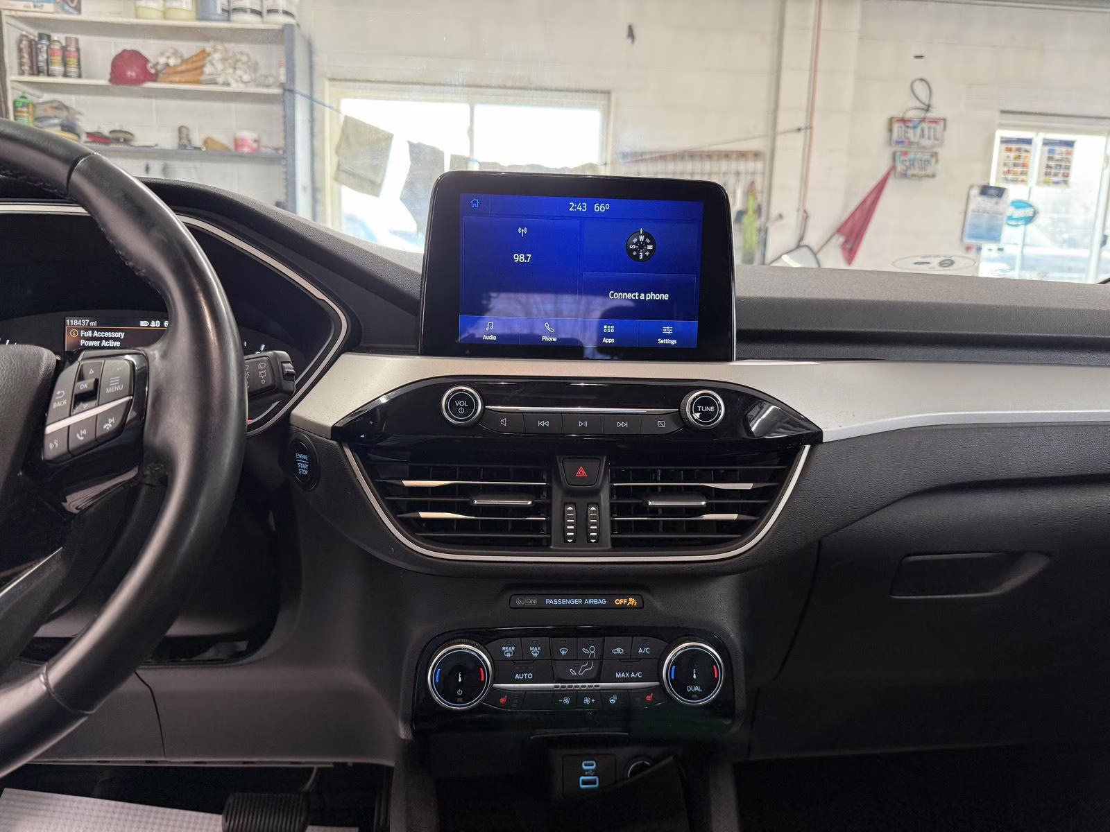 2022 Iconic Silver Metallic Ford Escape SEL FWD SUV