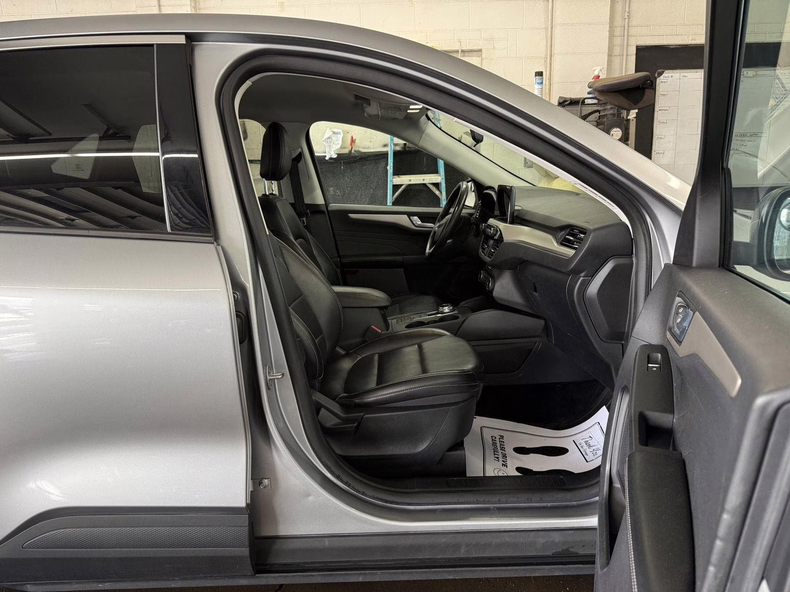 2022 Iconic Silver Metallic Ford Escape SEL FWD SUV