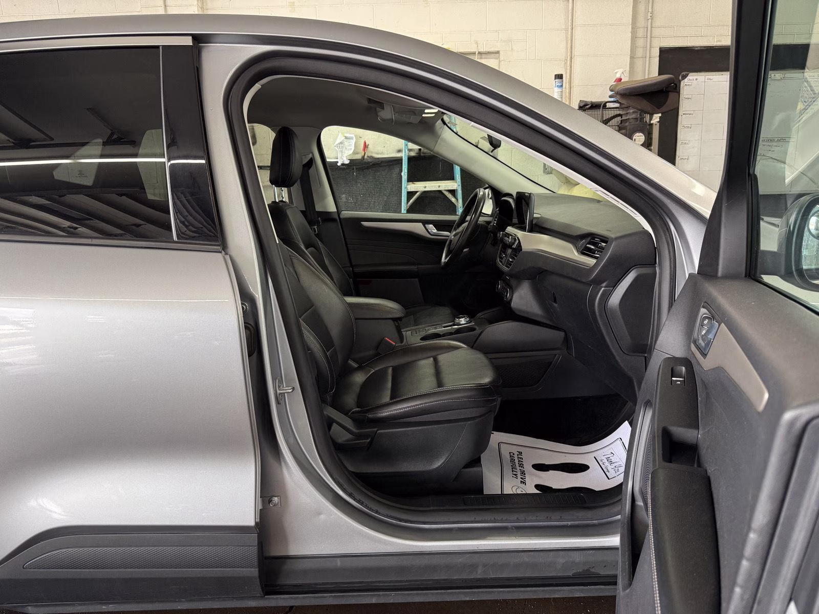 2022 Iconic Silver Metallic Ford Escape SEL FWD SUV