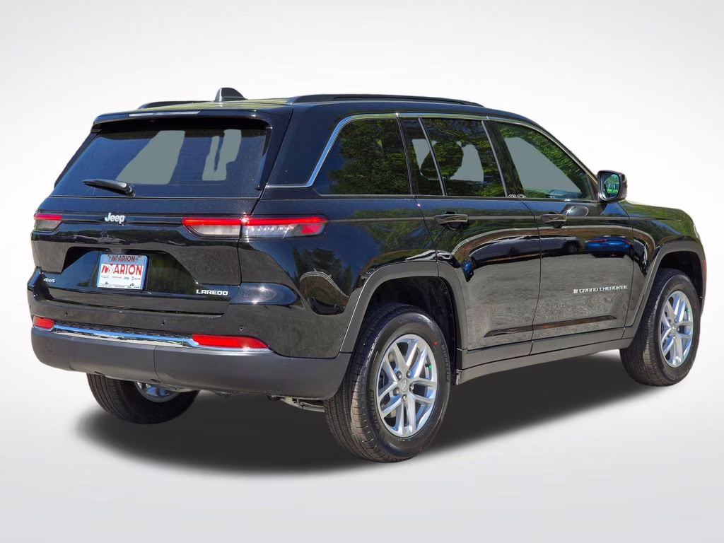 2026 Diamond Black Crystal Pearlcoat Jeep Grand Cherokee Laredo X 4X4 SUV