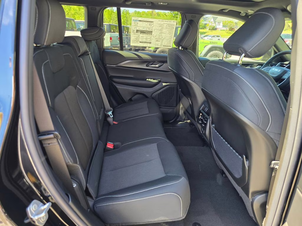 2026 Diamond Black Crystal Pearlcoat Jeep Grand Cherokee Laredo X 4X4 SUV