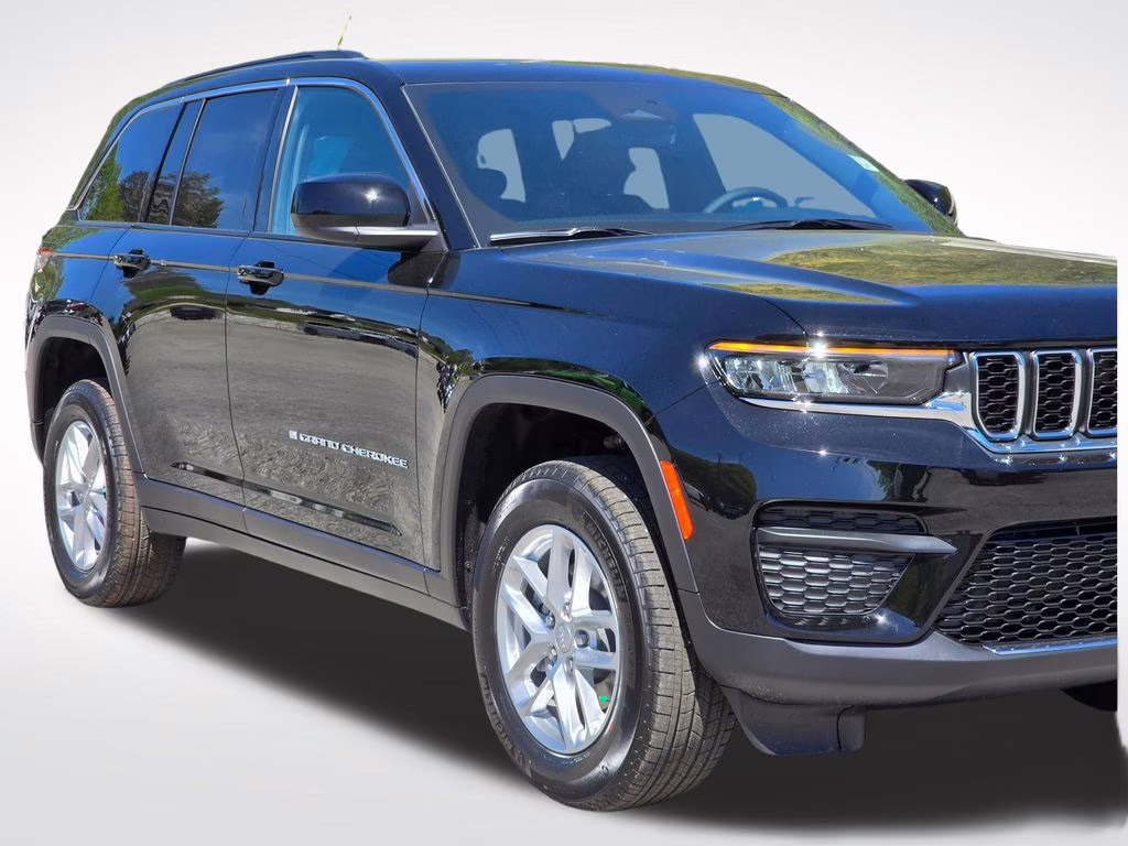 2026 Diamond Black Crystal Pearlcoat Jeep Grand Cherokee Laredo X 4X4 SUV